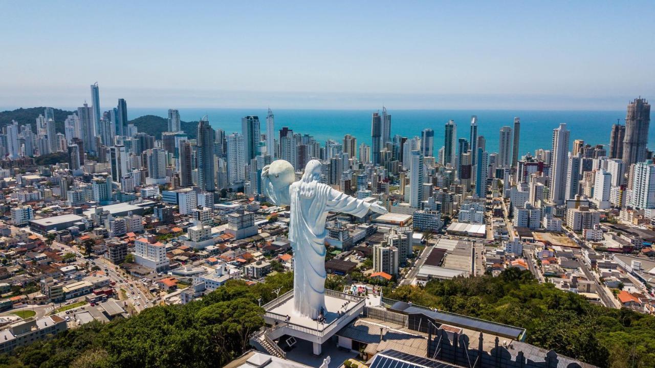 RECANTO NOVÍSSIMO em BC na Praia do Estaleiro Balneário Camboriú Exterior foto